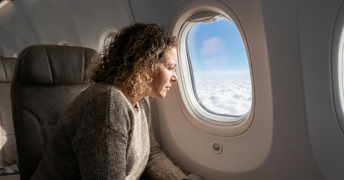 The Physics Behind Modern Airplane Window Design