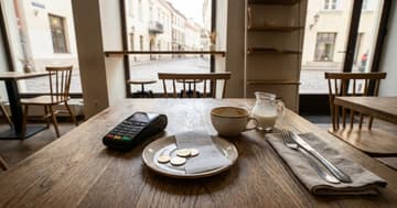 How to navigate tipping in Lithuania: a guide to local etiquette